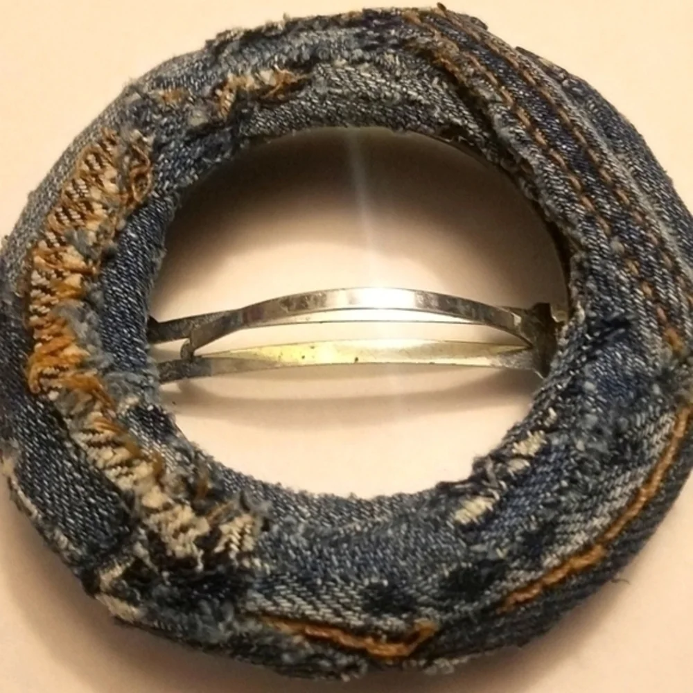 Tasty Raw Edge Denim Hair Clip